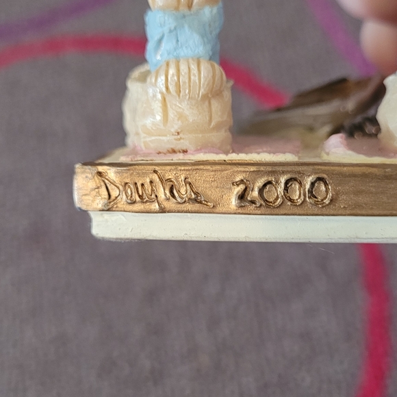 Doug Harris Resin Figurine, Guardian Grannies and Friends - Picture 4 of 5